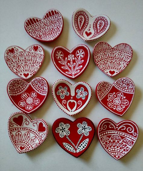 Ceramic Heart Ornaments, Valentines Clay Projects, Valentine's Day Ceramics, Valentines Day Ceramics Ideas, Valentines Ceramic Ideas, Ceramic Heart Dish, Air Dry Clay Valentines Projects, Pottery Hearts Ideas, Valentines Pottery Painting