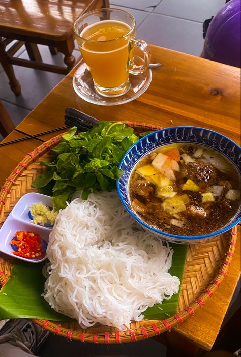 Must Try Food Dish in Vietnam! 🇻🇳 Bún chả is grilled pork and dry noodle dish thought to have originated in Hà Nội. You will find it all over the capital. 📌 #streetfood #streetfoodbangkok #streetfoodthailand #explorepage #livecooking #foodstagram #food #noodles #thaifood #thai #vietnam #vietnamesefood #springrolls Bun Cha Ha Noi Recipe, Vietnamese Food Aestathic, Ha Noi Vietnam, Viet Dishes, Hanoi Food, Vietnam Aesthetic, Asian Cuisine Recipes, Vietnam Restaurant, Street Food Thailand