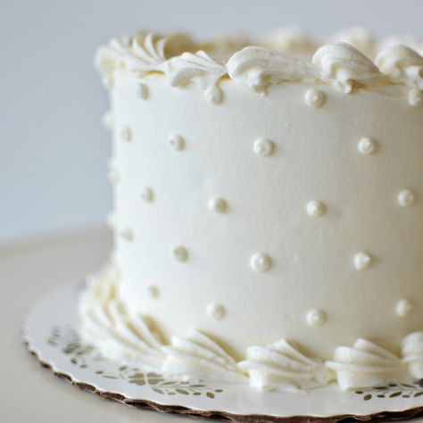 Dotted Swiss Swiss Dot Cake, Swiss Dot Wedding Cake, Gender Reveal Cake Ideas Simple White, Simple White Cake Design, Small White Wedding Cake, Wedding Sheet Cakes, Dot Cakes, Wedding Cake Pearls, Sheet Cake Designs