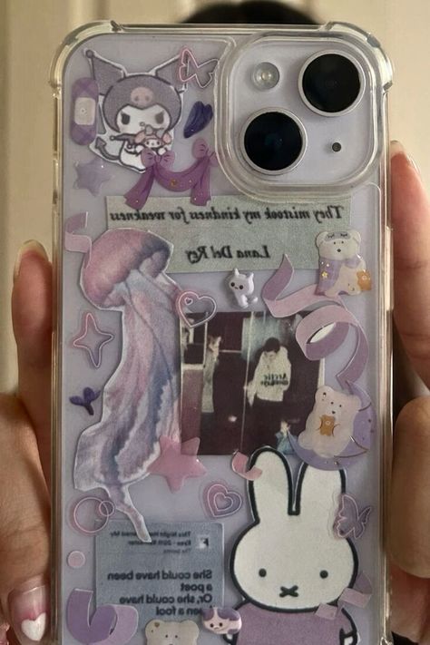 DIY iPhone Case Stuff To Put In The Back Of Your Phone Case, Purple Iphone Case Ideas, Purple Phone Case Design, Purple Clear Phone Case Ideas, Decorate My Phone Case With Me, Purple Phone Case Diy, Purple Phone Case Ideas, How To Decorate Phone Case, Transparent Phone Case Diy