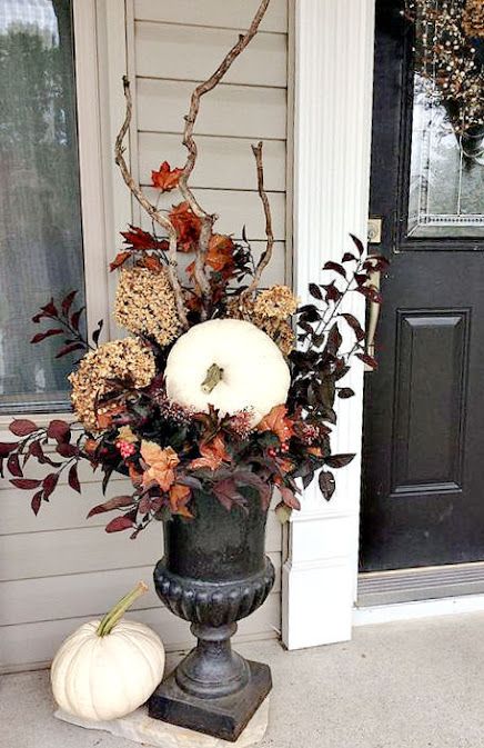 Fall Urn, Fall Pots, Fall Container Gardens, Fall Containers, Zucca Halloween, Fall Planters, Fall Front Porch Decor, Fall Arrangements, Fall Deco