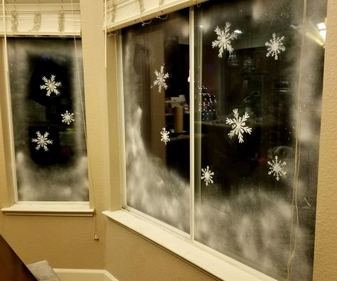 window snowflakes Fake Snow Spray Window Ideas, Fake Snow Spray Ideas, Fake Snow Window Ideas Spray, Fake Snow Window Art, Snow Spray Window Ideas Diy, Fake Snow On Windows, Snow On Windows Spray Ideas, Window Snow Spray Ideas, Spray Snow Windows