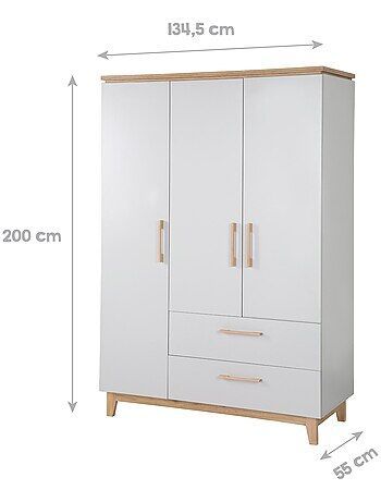 ROBA Armoire "Caro" 3 portes et 2 tiroirs à fermeture progressive - Roba - gris - Taille TU - L'armoire "Caro" offre un grand espace de rangement dans la chambre d'enfant ou de bébé derrières ses trois portes et ses deux tiroirs dotées de poignées en bois massif de haute qualité. La technologie de fermeture amortie des portes et des tiroirs assure une fermeture douce et silencieuse des portes et des tiroirs. Les quatre étagères et une étagère supplémentaire au-dessus de la penderie en métal, per Bed Furniture Design, Bed Furniture, Armoire, Furniture Design, Bedroom, Bed, Furniture, Design