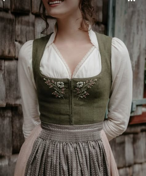 Hobbitcore Fashion, Octoberfest Outfits, Dirndl Outfit, Academia Clothes, Ren Fair, Earthy Outfits, Folk Fashion, Fashionista Clothes, Fashion Attire