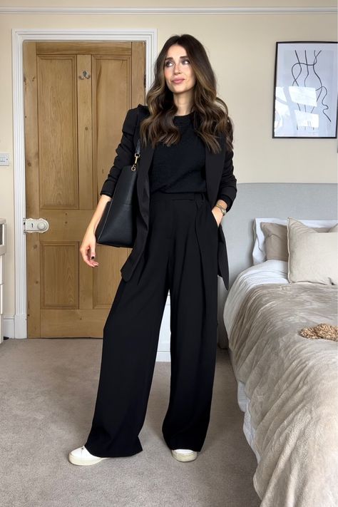 Black Wide Leg Trousers Outfit, Black Dress Pants Outfits, Wide Leg Pants Outfit Casual, Wide Leg Pants Outfit Work, Wide Pants Outfit, Black Work Outfit, Wide Leg Trousers Outfit, Wide Leg Outfit, Pants Outfit Work