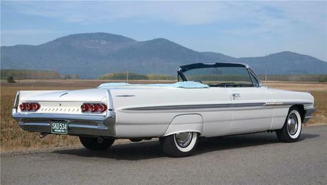 1961 PONTIAC BONNEVILLE CONVERTIBLE Pontiac Convertible, Classic Convertible, 60s Cars, Automobile Advertising, Pontiac Cars, Cadillac Deville, Cool Car, Vintage Vehicles, Pontiac Bonneville