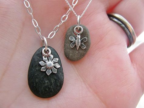 River rocks & silver charms Jewellery Homemade, Girlfriend Necklace Gift, Beach Stones Jewelry, Pebble Jewelry, Floating Diamond Necklace, River Rocks, Rock Jewelry, Homemade Jewelry, Handmade Jewellery