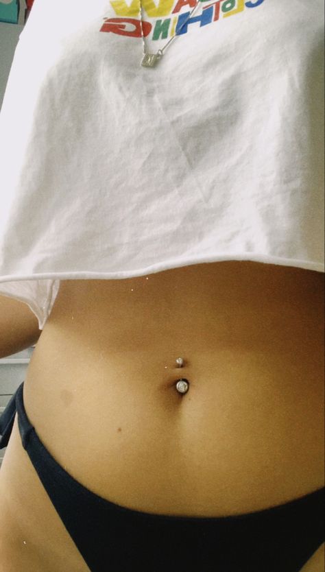 Navel Piercing Aesthetic, Naval Piercings, Naval Piercing, Piercing Aesthetic, Bellybutton Piercings, Selena Gomez Photos, Snap Friends, Navel Piercing, Belly Piercing