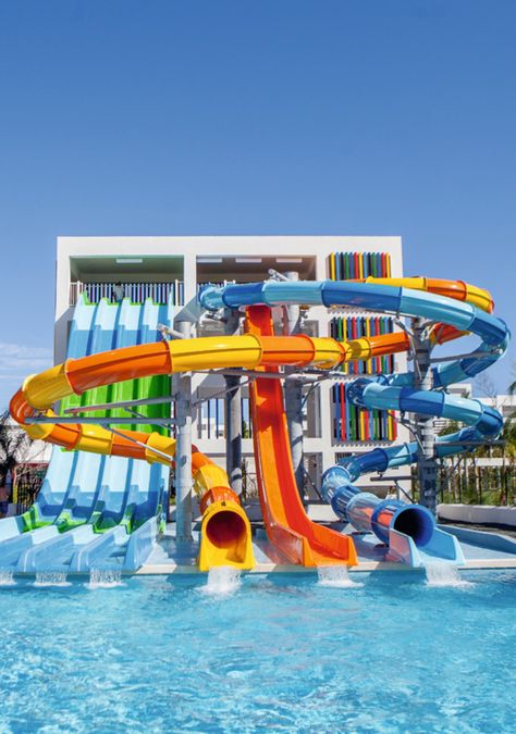 Splash Water World - water slides at the Adults Only hotel Riu Republica - RIU Hotels & Resorts Water Park Ideas, Kids Water Slide, Fun Water Parks, Water Park Rides, Epic Pools, Water Play Equipment, Water Theme Park, Best Amusement Parks, Portugal Beach