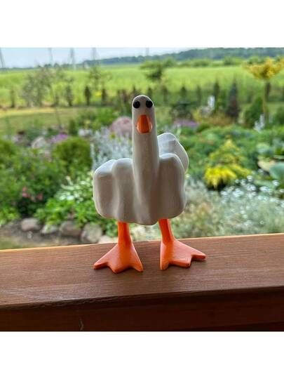 Funny 3d Prints, Lino Ideas, Angry Duck, Duck Ornaments, Duck Decor, Funny Duck, Little Duck, Living Room Shelves, Gag Gifts