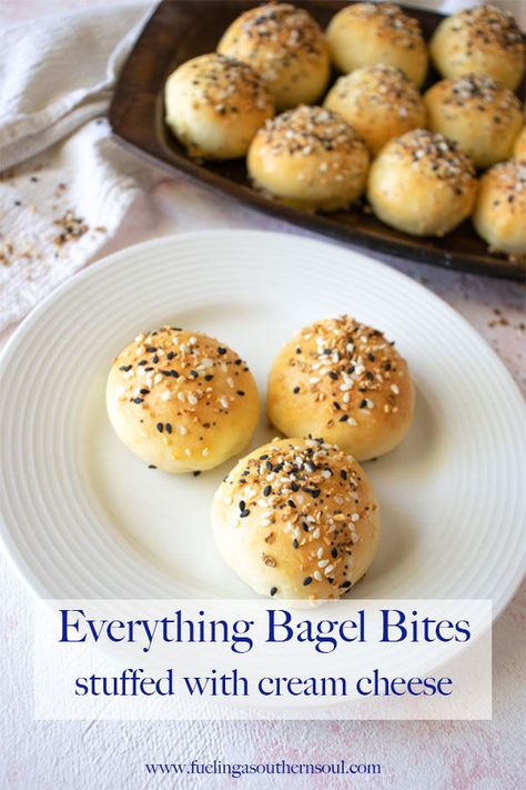 Bagel Cream Cheese Bites, Mini Bagel Bites Recipe, Easy Bagel Bites, Healthy Mini Bagel Recipes, Mini Bagels And Cream Cheese, How To Make Bagel Bites, Everything Bagel Bites With Cream Cheese, Stuffed Bagels With Cream Cheese, Home Made Bagel Bites