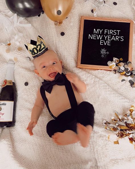 2024 Baby Photoshoot, Christmas Milestone Pictures Boy, Newborn New Years Outfit, 3 Months Baby Photography January, Smash Photoshoot First Birthdays, 1st New Years Baby Pictures, 5 Months Baby Photoshoot Ideas December, Baby Monthly Photo Ideas Christmas, 3 Month Old Baby Pictures January