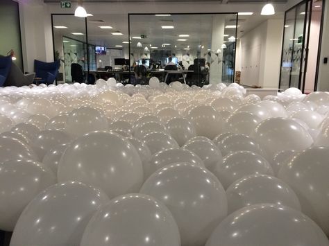 Can you fill our office floor with balloons? — London Balloon Lady Room Filled With Balloons, Industry Photography, Cloud Theme, House Of Balloons, Bubble Party, Office Floor, Ideas Room, Mini Table, White Balloons