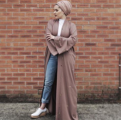 Dina Tokio, Style With Jeans, Hooded Sweatshirt Dress, Kebaya Muslim, Abaya Style, Hijab Trends, Hijabi Style, Turban Style, Trendy Swimwear