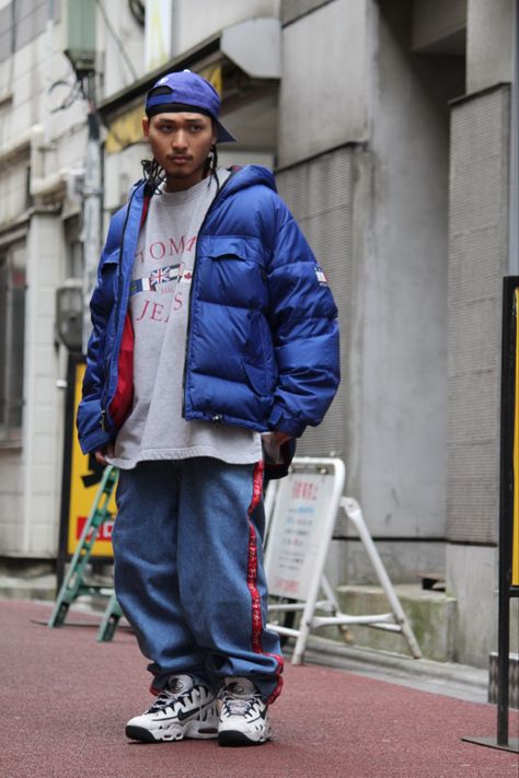 Paco Jeans 90s, Baggy Hip Hop Outfit, Vintage Tommy Hilfiger Outfit, Streetwear Photography, Mens Inspo, Hip Hop Street Style, Paco Jeans, Hype Clothing, Karl Kani