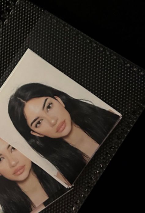 Cute Passport Pictures, Pass Port Photo Aesthetic, License Photo Hairstyles, Passport Aesthetic Photo, Pretty Passport Photo, Makeup For Id Photo, Passport Picture Hair, Aesthetic Passport Pictures, Drivers Lisence Photos Makeup