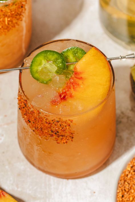 Spicy Peach Margarita Mocktail, Spicy Virgin Margarita, Spicy Peach Margarita, Peach Jalapeno Margarita, Mocktails Non Alcoholic Peach, Virgin Spicy Margarita, Spicy Peach Margarita Recipe, Peach Mocktail Non Alcoholic, Spicy Mocktail Recipe