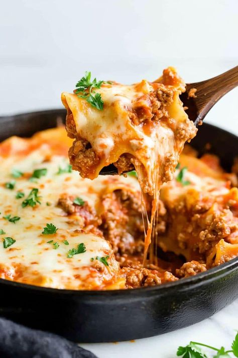 Skillet Lasagna - Insanely Good Chow Fun Recipe, Chicken Tinga Recipe, Skillet Lasagna Recipe, Skillet Lasagna, Traditional Lasagna, Cheese Lasagna, Easy Skillet, Incredible Recipes, Dinner Recipes Crockpot