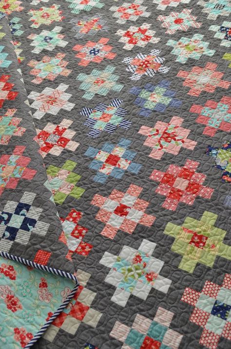 Crochet Borders For Blankets, Thimble Blossoms, Camille Roskelley, Granny Square Quilt, Cake Quilt, Layer Cake Quilts, Quilt Modernen, Jellyroll Quilts, Layer Cakes