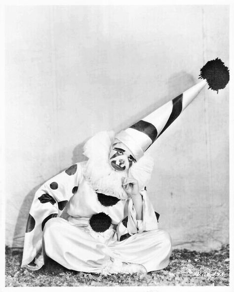 ´ Send In The Clowns, A Clown, Circus, Black And White, White, Black