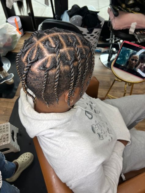 Great protective style, size medium. Client likes to keep them in for 4-5 weeks. #ropetwists #twistbraidhairstyles #menshair Rope Twists, Twist Braid Hairstyles, Protective Style, Rope Twist, Protective Styles, Mens Hairstyles, Twist, Size Medium