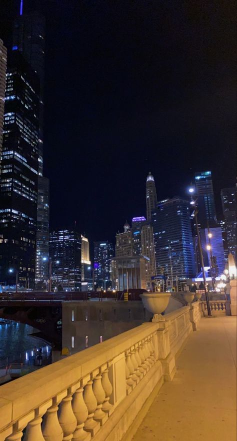 #chicago #city #usa #night #nightlife #chicagonight #lights #skyscrapers Usa Night View, Chicago City Wallpaper, Aesthetic Wallpaper Chicago, Chicago Night Aesthetic, Chicago Downtown Night, Chicago Aesthetic Night, Chicago City Aesthetic, La At Night, Night Vibes Aesthetic