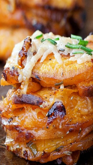 Rosemary Sweet Potato Stackers Sweet Potato Stackers, God Mat, Think Food, Potato Dishes, Sweet Potato Recipes, Side Recipes, Veggie Dishes, Vegetable Dishes, Potato Recipes