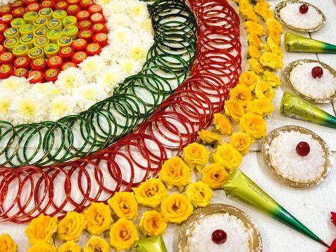 Bangles Function Decoration, Bangles Decoration Ideas Indian Weddings, Bangle Function Decoration, Bangle Decoration Ideas, Bangle Ceremony Decoration, Bangles Decoration Ideas, Indian Baby Shower Decorations, Indian Wedding Gifts, Thali Decoration Ideas