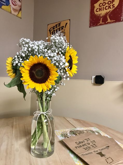 Kitchen Table Arrangement: Sunflowers & Baby Breath 💐 Sun Flower Arrangements Floral Design, Sunflower And Bee Table Decor, Simple Sunflower Arrangements Vases, Sunflower And Daisy Centerpieces, Sunflower Centerpieces Birthday, Sunflower Baby Shower Centerpieces, Sunflower Dessert Table Ideas, Sunflower Decorations Home, Woodland Themed Baby Shower Ideas