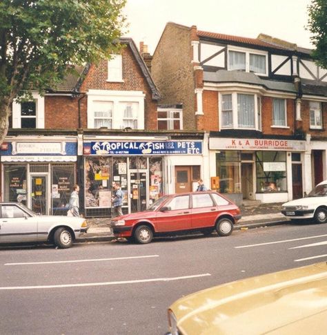 London England Aesthetic, 1980s Aesthetic, British Aesthetic, England Aesthetic, Aesthetic 2000s, South East England, London Aesthetic, London Summer, Cars Uk