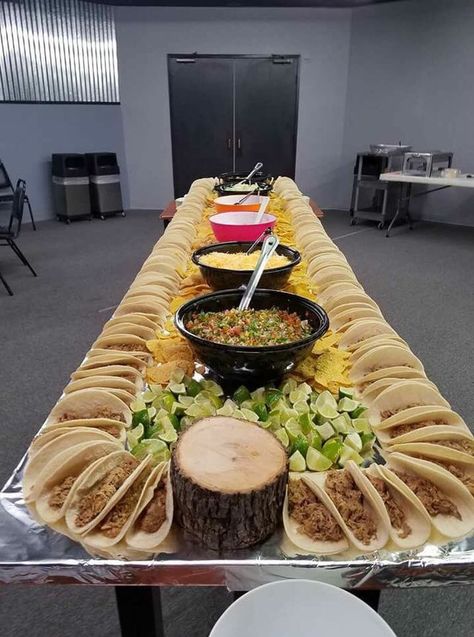 Taco Bar Party, Wedding Buffet Food, Dinner Family, Taco Party, Taco Bar, Food Stations, Snacks Für Party, Health Breakfast, Authentic Mexican