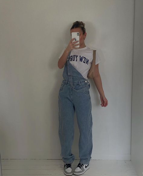 8,579 Likes, 80 Comments - emily cocklin (@emilycocklin) on Instagram: “Dungaree day (っ◔◡◔)っ” Overalls Outfit Aesthetic, Worship Outfits, Overalls Fall, Fair Outfits, Looks Pinterest, Overalls Outfit, Casual Day Outfits, Tomboy Style Outfits