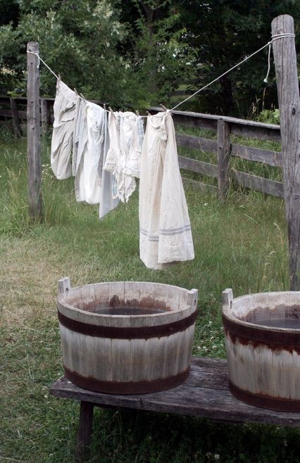 Country White Clothes Hanging, Vintage Laundry, Washing Line, Farms Living, Down On The Farm, Doing Laundry, Country Farm, Clothes Line, Buckets