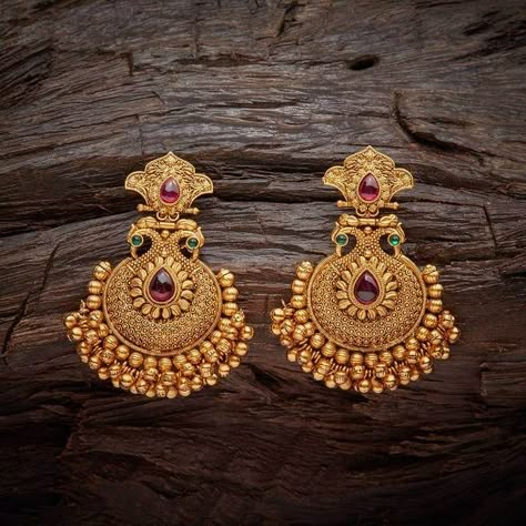 Daily Wear Earrings Gold Indian, Antique Gold Earrings, Antique Necklaces Design, New Gold Jewellery Designs, Gold Earrings Models, Gold Jewellry, Bridal Jewelry Vintage, Jewellery Design Sketches, Antique Jewellery Designs