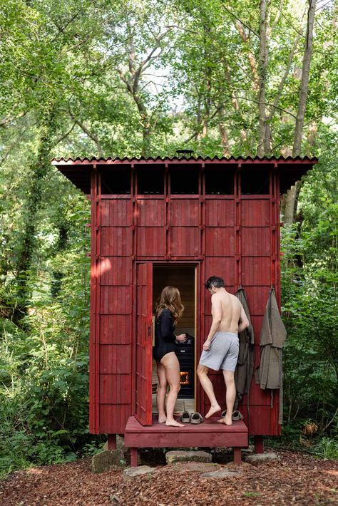 built works' scandinavian-like drying shed sauna nestles in east sussex Off Grid Sauna, Shed Sauna, Tiny Sauna, Forest Sauna, Finish Sauna, Scandinavian Sauna, Scandinavian Saunas, Como Plantar Pitaya, Corrugated Roof