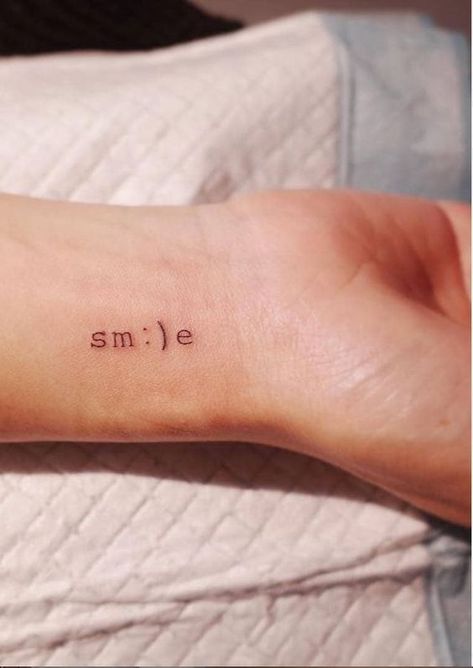 24 Meaningful Tattoo Quotes Ideas to Inspire  #Tattoos Tekst Tattoo, Emma Tattoo, Tato Joker, Small Words Tattoo, Tattoo Meaningful, Unique Wrist Tattoos, Tato Minimal, Tato Jari, Tattoo Unique