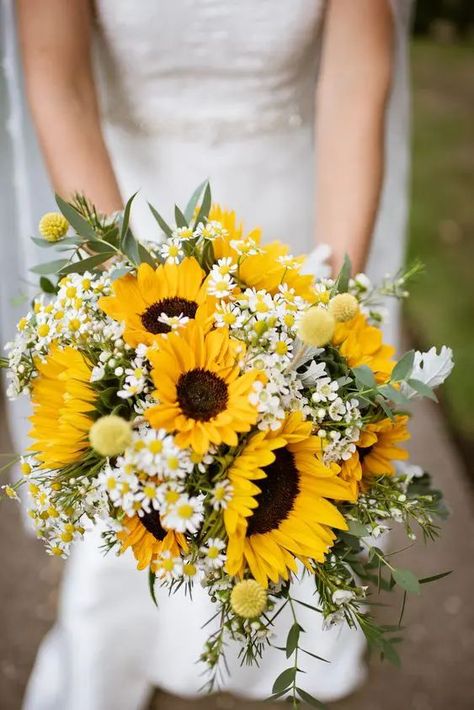 Sunflower Wedding Decorations, Rustic Sunflower Wedding, Sunflower Daisy, Sunflower Wedding Bouquet, Sunflower Arrangements, Sunflower Themed Wedding, Sunflowers And Daisies, Daisy Wedding, Daisy Bouquet