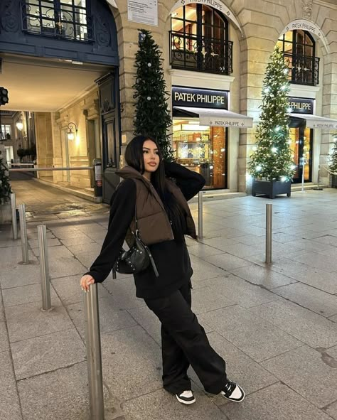 Downtown Toronto Aesthetic, Outfits Mirror Selfie, Toronto Aesthetic, Dunk Panda, Mirror Selfie Outfit, Toronto Downtown, Cargo Outfit, Winter Fashion Outfits Casual, Cold Outfits