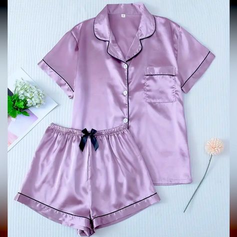 Brand New Lavender (Light Purple) Satin Pajamas, Button Down With Pocket And Shorts. Still In Packaging Size Small Has Elastic Waist. Purple Pjs, Pijama Satin, Purple Pajamas, Satin Pjs, Summer Pajama Set, Lapel Top, Pyjama Satin, Cute Pajama Sets, Bow Shorts