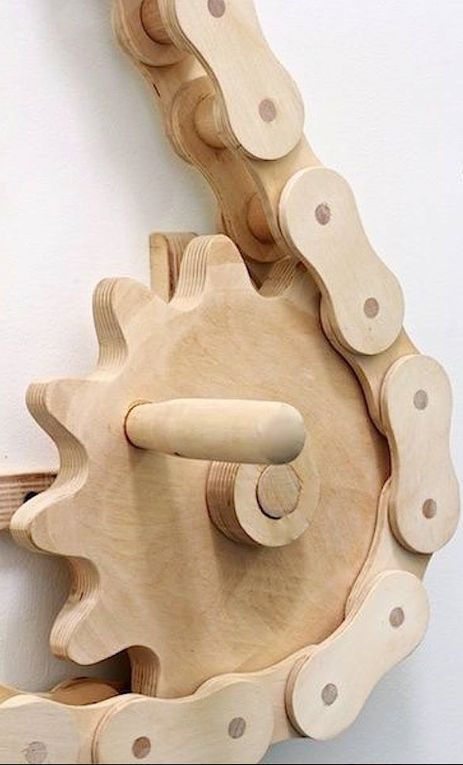 This would make a great door latch! Wood Gears, Island School, Wooden Gears, Wooden Bike, Sculpture Wood, Bike Chain, Wood Toys, Woodworking Tips, Woodworking Crafts