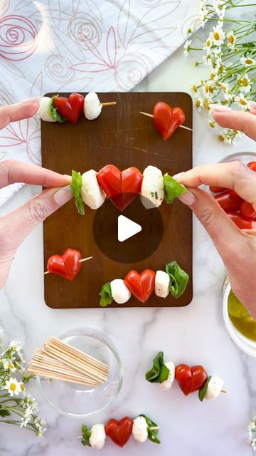 Heart Caprese, Caprese Salad Skewers, Caprese Skewers, Baby Tomatoes, Tomate Mozzarella, Tomato Mozzarella, Valentine's Day Recipes, 2024 Christmas, Valentines Food