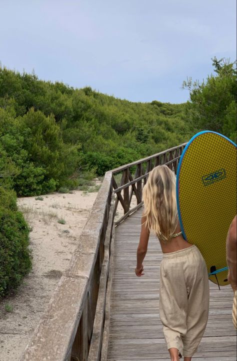 Surfer Girl Aesthetic, Surfer Aesthetic, Surfergirl Style, Surfer Lifestyle, Surfing Aesthetic, Surf Aesthetic, Surf Vibes, Surfer Girl Style, Surf Lifestyle