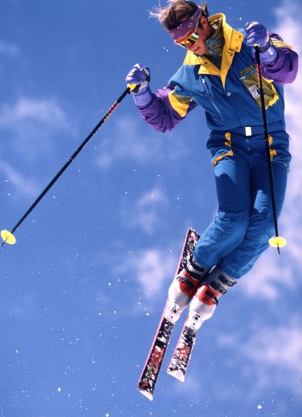 80s Ski Gear, Retro Ski Outfit, Ski Resort Outfit, Snowboard Aesthetic, Aspen Ski, Apres Ski Outfits, Ski Aesthetic, Alpine Design, Outfit Retro