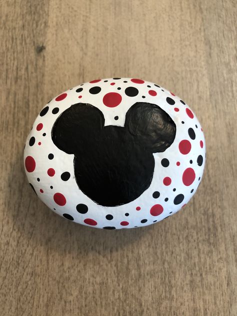 Rock Painting Disney Easy, Rock Painting Memorial Ideas, Black And White Rock Painting, Mickey Mouse Painted Rocks, Disney Painted Rocks Easy, Painted Rocks Kids Easy, Rock Painting Disney, Rock Painting Ideas Disney, Minion Rock Painting