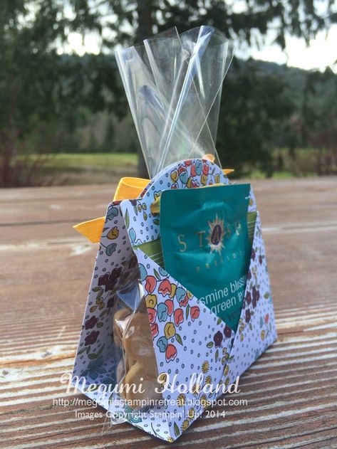 A Nice Cuppa Teabag & Cookie Holder - Meg Holland, Stampin' Up! Demonstrator High Tea Party Favors, Cookie Holder, Workshop Projects, Cafe Creme, Tea Crafts, Papercraft Ideas, Tea Party Favors, Bag Holders, Treat Holders