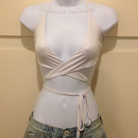 This Top Wraps Around Ties In The Front And Is Very Sexy. I Don't Remember If It Came With A Tag Or Not Since It Was Originally Bought Online (If It Did, Then The Tag Will Still Be Attached) But It Was Never Worn. Crop Top Diy Ideas, Crop Tops Diy, Diy Edgy Clothes, Tied Crop Top, Tie Tops, Chica Cool, Diy Clothes Design, Tie Front Top, Foto Casual