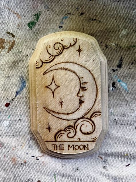 The Moon tarot woodburning #woodslicemagic #diyhomedecor #sustainablecrafts #naturalart #woodslicedecor #diygiftideas #Woodworking #WoodworkingTips #WoodworkingProjects #WoodworkingIdeas #WoodCraft #WoodArt #DIYWoodworking #WoodworkingCommunity #HandmadeWoodwork #WoodworkingSkills #WoodworkingLife #WoodworkingInspiration #WoodworkingCrafts #WoodworkingDesign Beginner Wood Burning Ideas, Witchy Woodburning Ideas, Things To Woodburn, Woodburn Jewelry Box, Pagan Wood Burning, Wood Burning Plaque Ideas, Woodburning Ideas Design, Pyrography Art Ideas, Wood Burning Craft Ideas