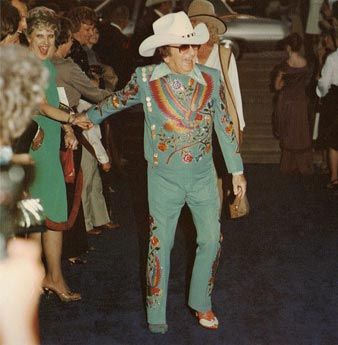 That's awesome!! Nudie Suit, Western Disco, Disco Cowboy, Cosmic Cowgirl, Gram Parsons, Gay Cowboy, Orville Peck, Rock Star Outfit, Western Glam