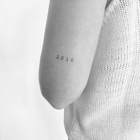 30 small/minimalist tattoos for everyone Ehe Tattoo, Small Name Tattoo, Date Tattoo Ideas, Birthdate Tattoo, Date Tattoo, Lower Arm Tattoos, Full Hand Tattoo, Birthday Tattoo, Date Tattoos