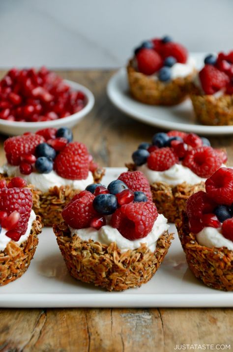 Granola Cups, Bread Pudding With Apples, Tin Recipes, Peanut Butter Granola, Muffin Tin Recipes, Caramel Recipes, Deilig Mat, Granola Recipes, Muffin Tin